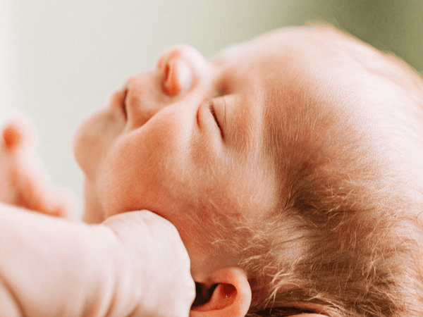 Придобити неонатални инфекции при            новородени